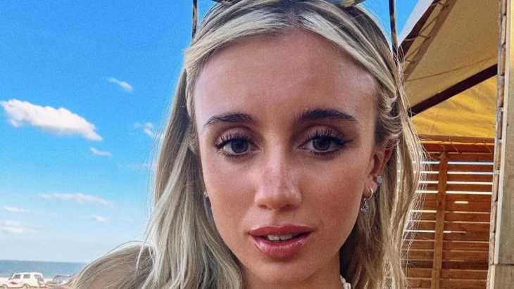 Desde la cancha, Morena Beltrán enamoró a todos con una minifalda de alto impacto