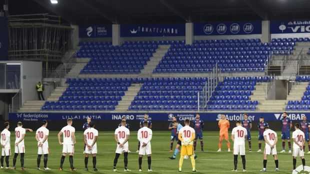 Detallazo del Sevilla para Maradona y minuto de silencio a ritmo de tango
