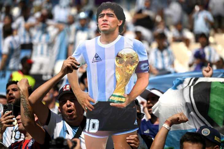 Dos años sin Maradona: Él nos mira desde arriba y nos acompaña aquí en Qatar