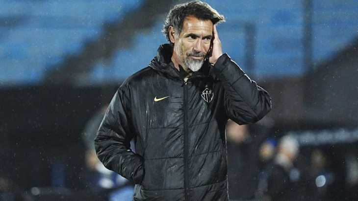 Eduardo Domínguez pidió no pensar todavía en la final con Boca