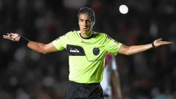 El árbitro Pablo Echavarría reveló por qué le pidió la camiseta a Edinson Cavani: No es un delito