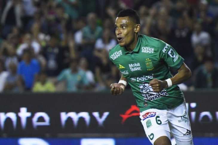 El central extranjero que le interesa a Riquelme para suplir la ausencia de Marcos Rojo en Boca