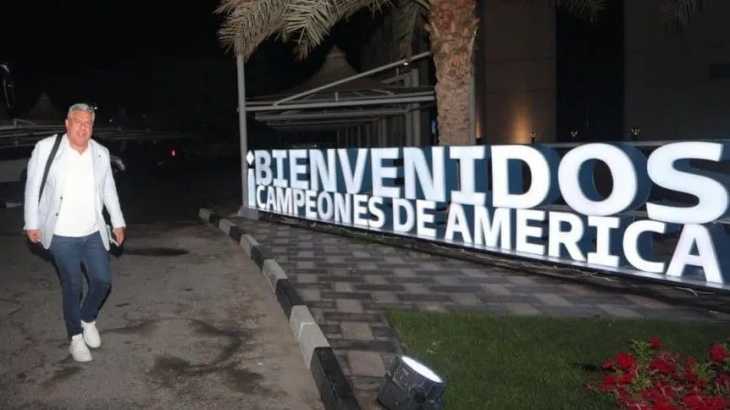 El chiste y la arenga de Tapia a la Selección Argentina en su llegada a Qatar