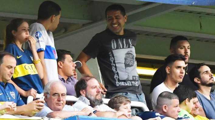 El delantero que le encanta a Riquelme y el Consejo de Fútbol lo llamó para saber su situación