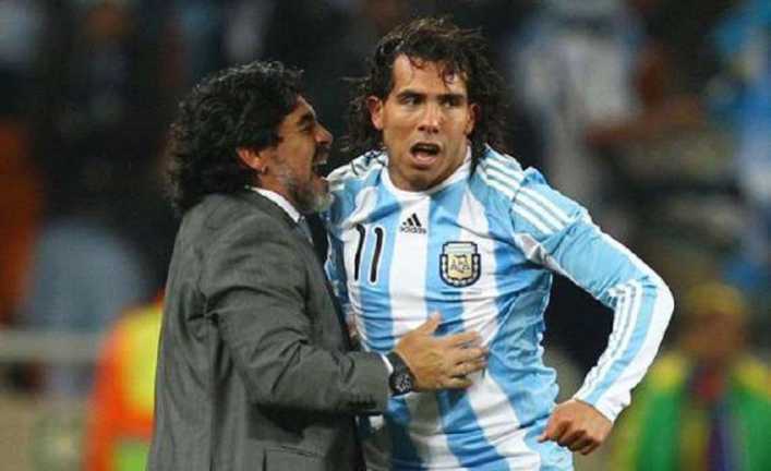 El día que Tevez le tocó el timbre a Maradona