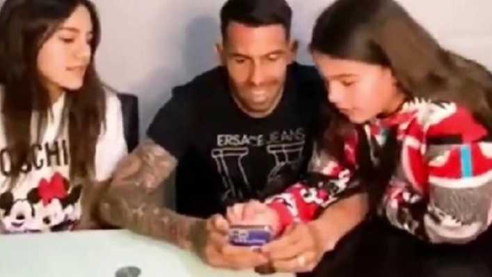 El divertido video con el que Carlos Tévez inauguró sus redes sociales