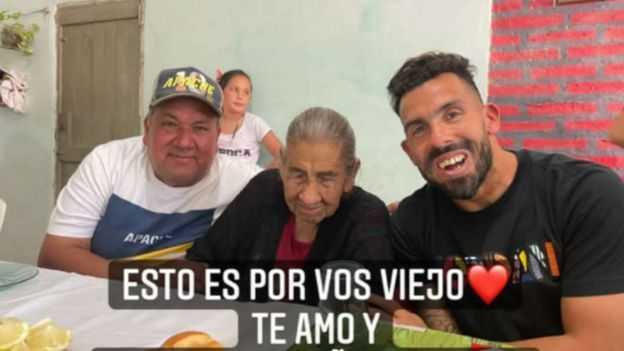 El domingo familiar de Carlos Tevez en Santiago del Estero: asado, folclore y el emotivo recuerdo de su papá
