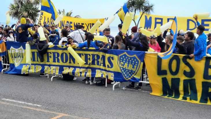 El enorme recibimiento a Boca en Santa Fe antes del partido contra Unión