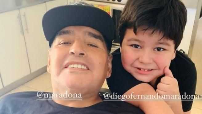 El entorno de Maradona asegura que le metían pastillas en la cerveza para que no joda por la noche