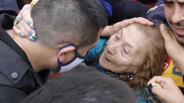 El gesto de Riquelme con la abuela de 82 años que se hizo viral es cuadro