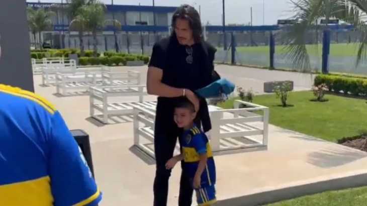 El gran gesto de Cavani con Lionel, un niño hincha de Boca que necesita una prótesis muy costosa para mejorar su audición