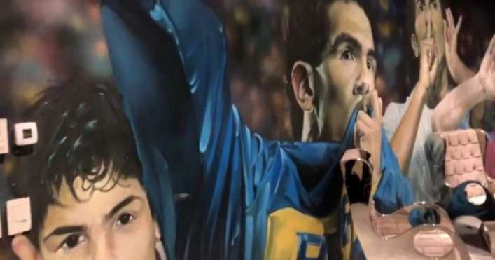 El impresionante mural de Tevez con todas sus camisetas