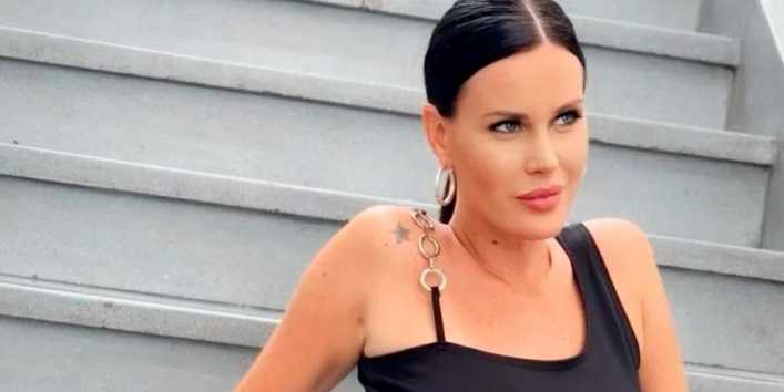 El juego de seducción de Natalie Weber con un conjunto blanco: Mi momento favorito del día