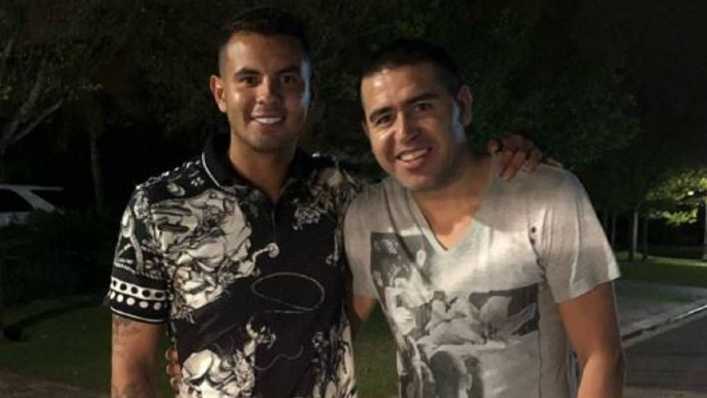 El llamado de Riquelme hizo que Edwin Cardona resignara plata para volver a Boca Juniors