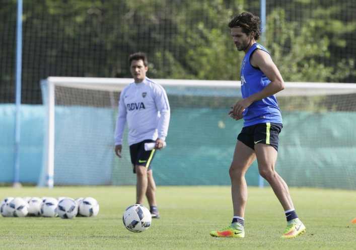 El Mellizo reveló en qué posición jugará Gago ante Arsenal