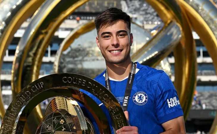 El mismo camino: las coincidencias en las carreras de Aaron Anselmino y otro ex Boca que ahora la rompe en Europa