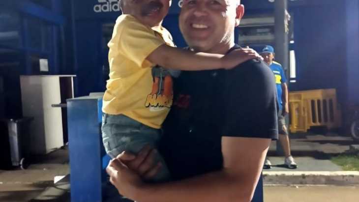 El pequeño Lisandro conoció a Riquelme y vio un partido de Boca