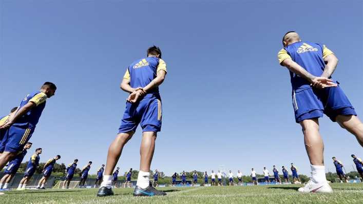 El plantel de Boca le rindió homenaje a Maradona antes de comenzar la práctica