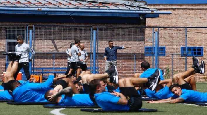 El viaje, los amistosos confirmados y los refuerzos que asoman