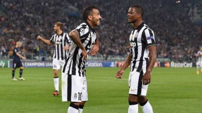 El video viral de Patrice Evra a Carlos Tevez por su llegada a las redes sociales