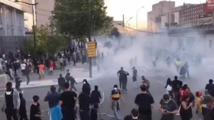 El video viral de una camiseta de Boca en los incidentes en Francia El video viral de una camiseta de Boca en los incidentes en Francia