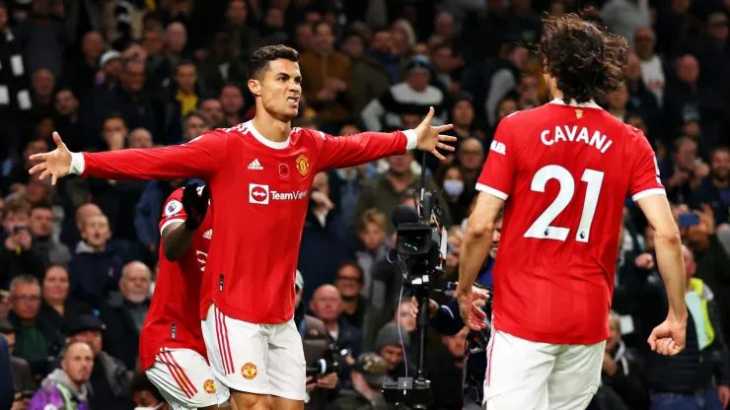 En Inglaterra cuestionan a Edinson Cavani por ignorar a Cristiano Ronaldo