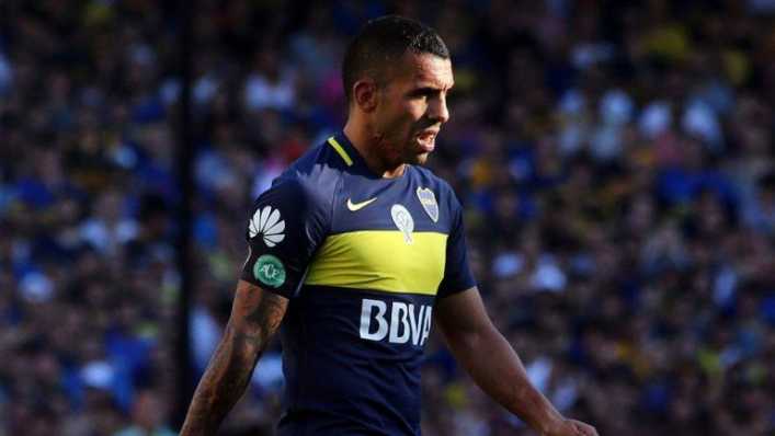En la mayoría de las encuestas, los hinchas piden que salga Tevez