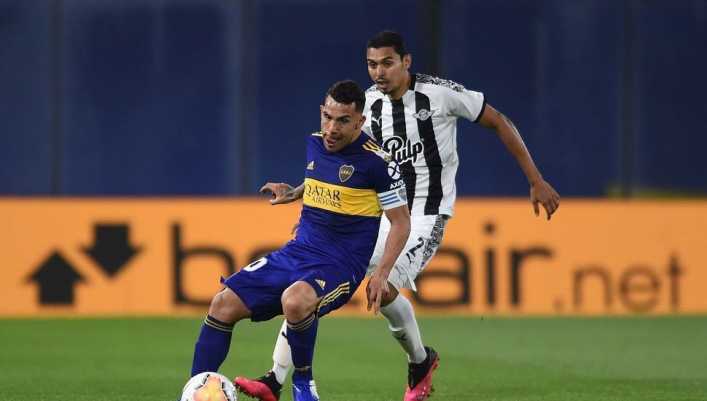 En Modo Enganche: Tevez encontró su lugar en la cancha y fue la figura