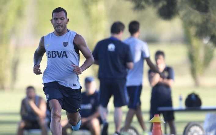 En qué posición de la cancha va a poner Schelotto a Tevez