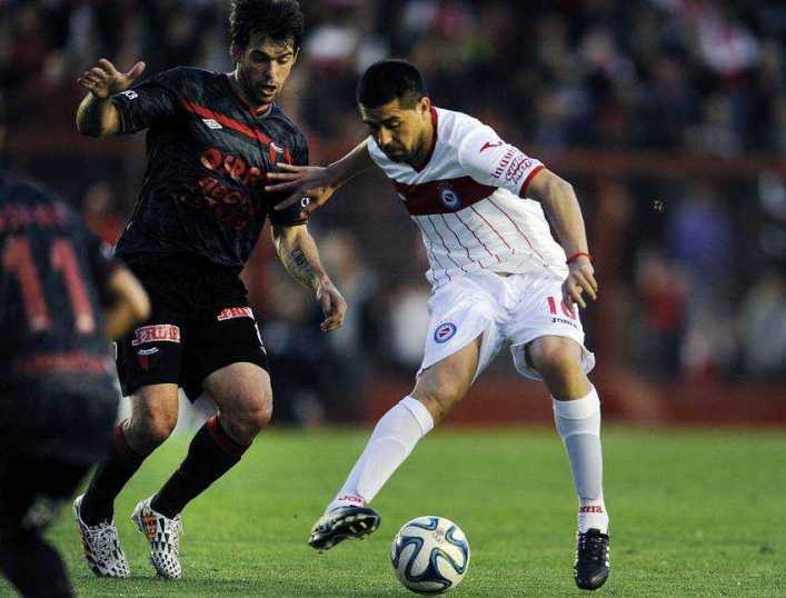 Riquelme, entre los concentrados para enfrentar a Racing