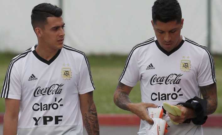 Enzo Pérez titular, Pavón al banco