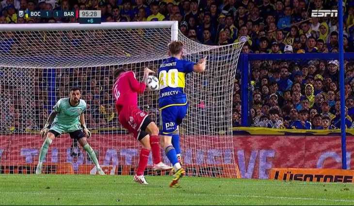 ¿Era penal? La jugada que reclamó todo Boca en el empate ante Barracas