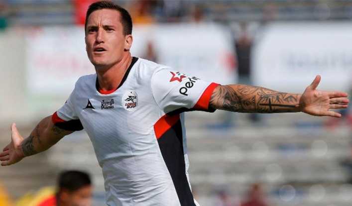 Es hincha de Boca, la rompe y espera un llamado de Riquelme