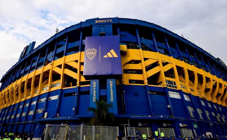 Es hincha: Julio Enciso paseó por La Bombonera durante sus vacaciones