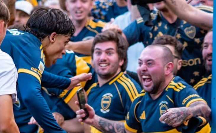 Es italiano, hincha de Boca y fue quien abrazó a Exequiel Zeballos en el gol a River: “Tengo la foto de mi vida”