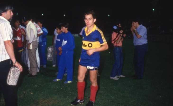 ¿Estuvo cerca? Cómo fue la vez en que Ricardo Bochini se puso la camiseta de Boca adelante de todos