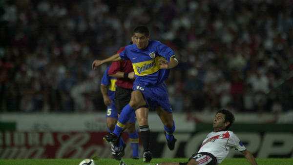 Un ex River quiere llevar a Riquelme a Paraguay
