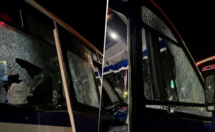 Feroz ataque a los hinchas de Boca en Chile: así quedaron los micros