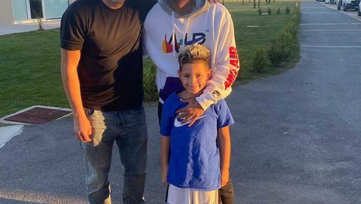 Foto para el recuerdo de Riquelme con Cardona