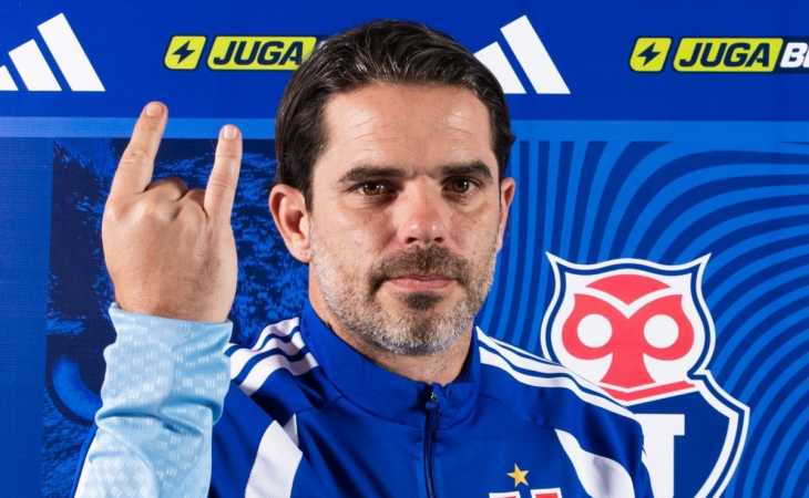 Foto viral: la insólita seña que hizo Gago en su presentación en Universidad de Chile tiene una explicación