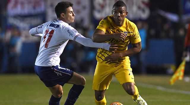 Frank Fabra y una pirueta que le puso color al entrenamiento