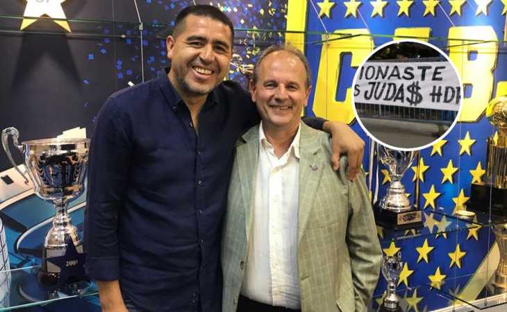 ¿Hay interna con Riquelme? Apareció un pasacalles en Boca contra Ricardo Rosica