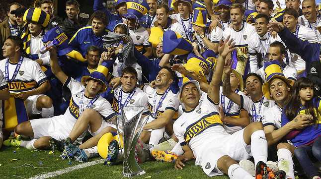 FOTO: El hijo de Riquelme entró a festejar a la Bombonera