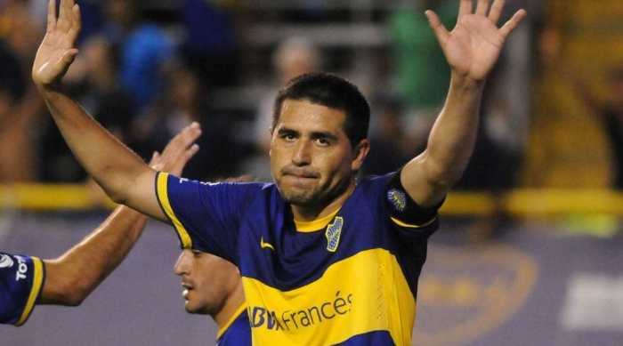 Los hinchas de Boca saludan a Juan Román Riquelme en su cumpleaños número 37
