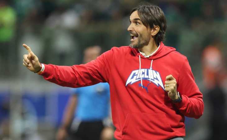 Inesperado: Diego Martínez tomó una tajante decisión en Cerro Porteño que puede afectar a Boca