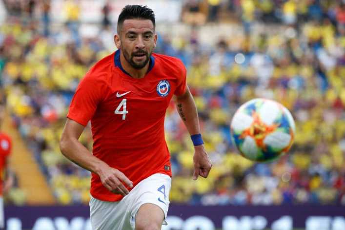 Isla llegó a España y se acerca al Betis