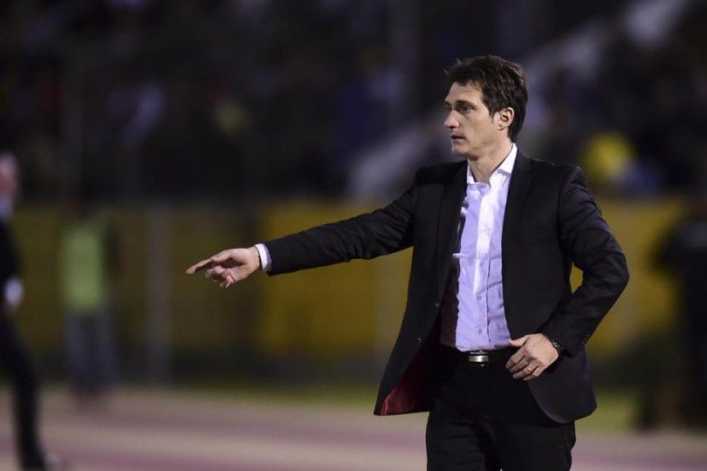 Jara seguirá como lateral y Cubas en el mediocampo