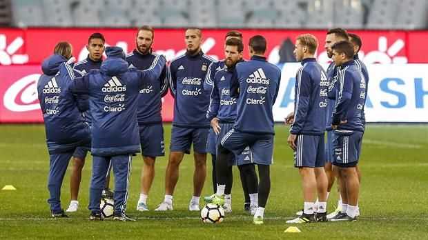 Jorge Sampaoli tiene el equipo para el debut