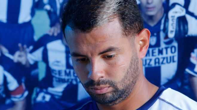 Juan Román Riquelme elige al reemplazo de Edwin Cardona y causa enojo en los aficionados