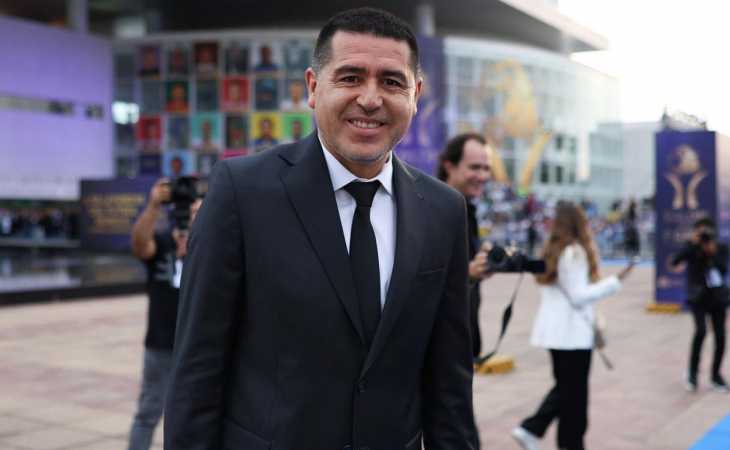 Juan Román Riquelme ofertó 3 millones por Jhohan Romaña: los detalles